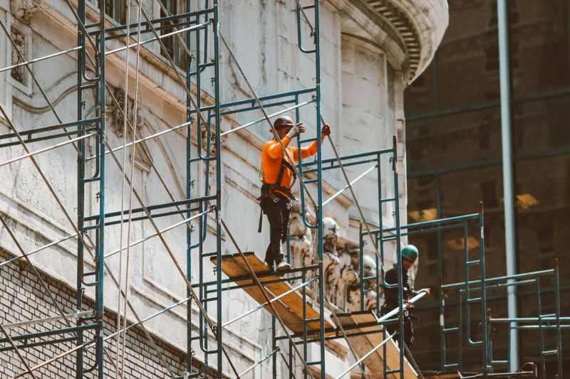 L'Échafaudeur à Caen : Un métier clé dans le secteur du bâtiment